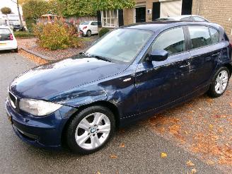 damaged passenger cars BMW 1-serie 116 I HIGH EXCUTIVE CLIMA 2011/2