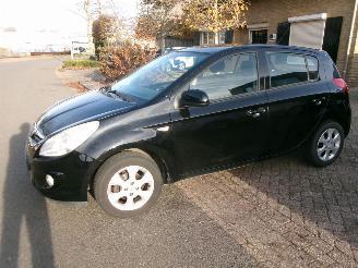 Unfallwagen Hyundai I-20 1.2I ACTIVEVERSION AIRCO 2010/1