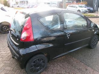 Peugeot 107 1.0-12V XR AIRCO picture 9