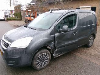 Avarii autoturisme Peugeot Partner 1.6 HDI 75 PREMIUM PACK AIRCO NAVI 2016/6