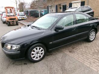 Vaurioauto  passenger cars Volvo S-60 2.4 I GEEN SCHADE 2002/10
