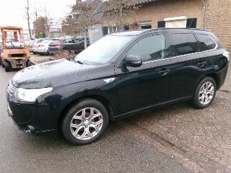 Schadeauto Mitsubishi Outlander 2.0 PHEV INSTYLE+ 2014/8