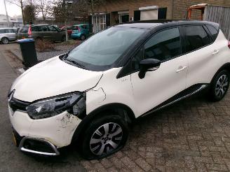 Voiture accidenté Renault Captur TCE LIMITED CLIMA NAVI 2017/4