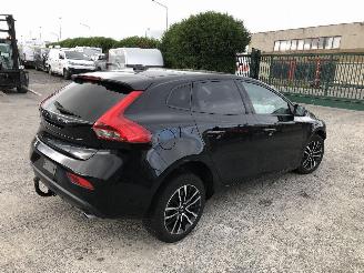 Damaged car Volvo V-40 2.0 D 2019/7
