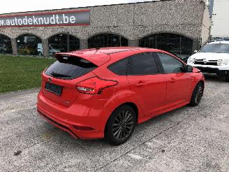 uszkodzony samochody osobowe Ford Focus 1.0 2017/6