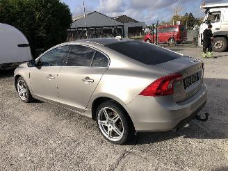 uszkodzony samochody osobowe Volvo S-60 2.0 D 2012/9