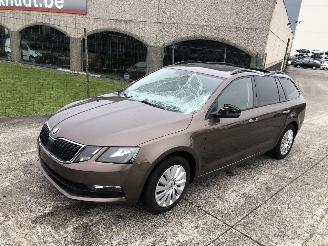 krockskadad bil auto Skoda Octavia AMBITION 1.0 TSI 2017/8