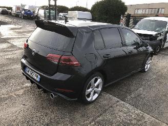 uszkodzony samochody osobowe Volkswagen Golf 2.0 TSI 2017/11