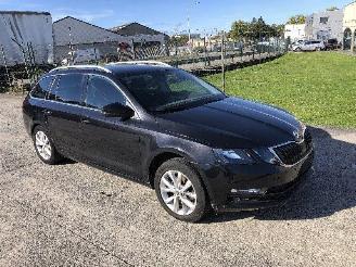 uszkodzony samochody osobowe Skoda Octavia 1.6 TDI 2020/2