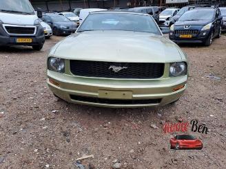 Vrakbiler auto Ford USA Mustang Mustang V Convertible, Cabrio, 2005 / 2015 4.0 V6 2006/8