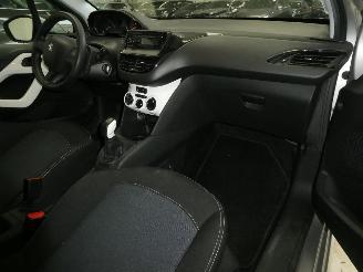 Peugeot 208 LIKE picture 9