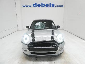 damaged passenger cars Mini Cooper 1.5 2019/4