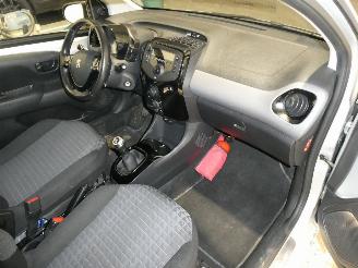 Peugeot 108 STYLE picture 17