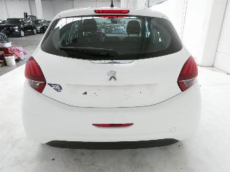 Peugeot 208 1.2 picture 7