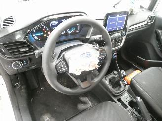 Ford Fiesta TREND picture 17