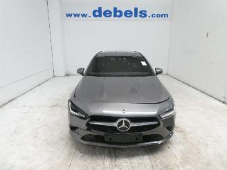 krockskadad bil auto Mercedes Cla-klasse 2.0D  180 D 2022/10