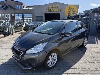 Damaged car Peugeot 208 1.4 HDI 2013/3