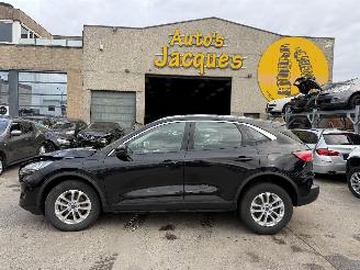 Damaged car Ford Kuga TITANIUM HYBRIDE 2022/1