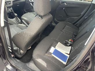 Peugeot 208 1.2I picture 12