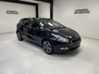 krockskadad bil auto Kia Cee d  2014/9