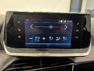 Peugeot 208  picture 16