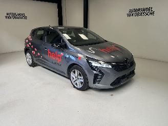 damaged passenger cars Renault Clio  2024/10
