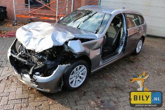 Vrakbiler auto BMW 3-serie E91 320i 2010/6