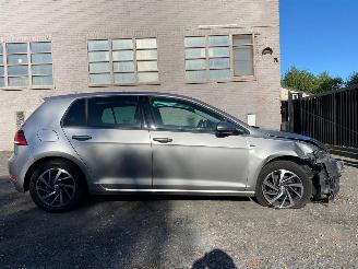 krockskadad bil auto Volkswagen Golf COMFORTLINE 2018/6