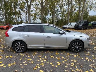 skadebil auto Volvo V-60 V 60 KINETIC 2017/6
