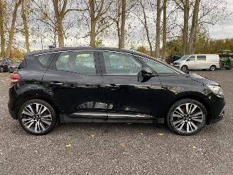 damaged passenger cars Renault Scenic IV INTENS 2017/6