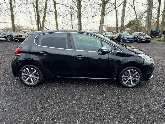 krockskadad bil bedrijf Peugeot 208 ALLURE 2019/7