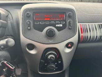 Peugeot 108 1.0 picture 26