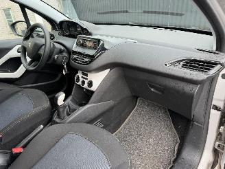 Peugeot 208 1.2 I picture 25