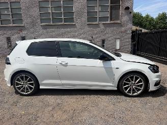 Schadeauto Volkswagen Golf HIGHLINE 2016/5