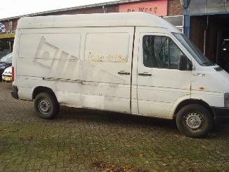 krockskadad bil bedrijf Volkswagen Lt 35 5 CYLINDER 2.5TDI L2-H2 2003/2