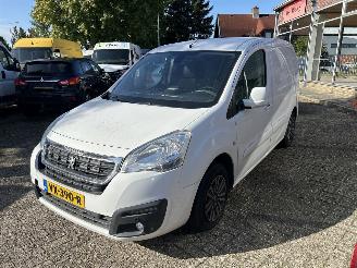 uszkodzony samochody ciężarowe Peugeot Partner 1.6 BLEU HDI 2016/7