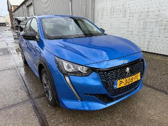 damaged passenger cars Peugeot e-208 Active Pack 50 kWh 2022/4