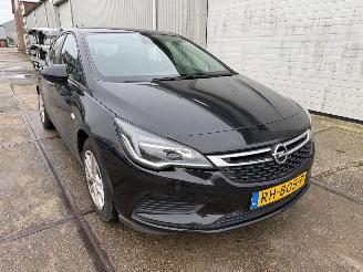 uszkodzony samochody osobowe Opel Astra 1.0 Online Edition 2017/11