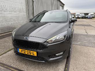 Damaged car Ford Focus 1.0 ST-Line 2017/4