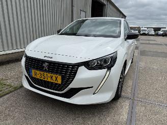 skadebil auto Peugeot 208 1.2 PureTech Allure 2022/9