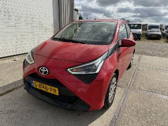 uszkodzony samochody osobowe Toyota Aygo 1.0 VVT-i X-Play Multimedia Camera 2019/11
