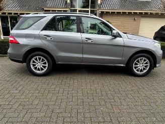 Mercedes M-klasse ML 250 d BlueTEC 4MATIC PANO NAVI LEDER picture 2