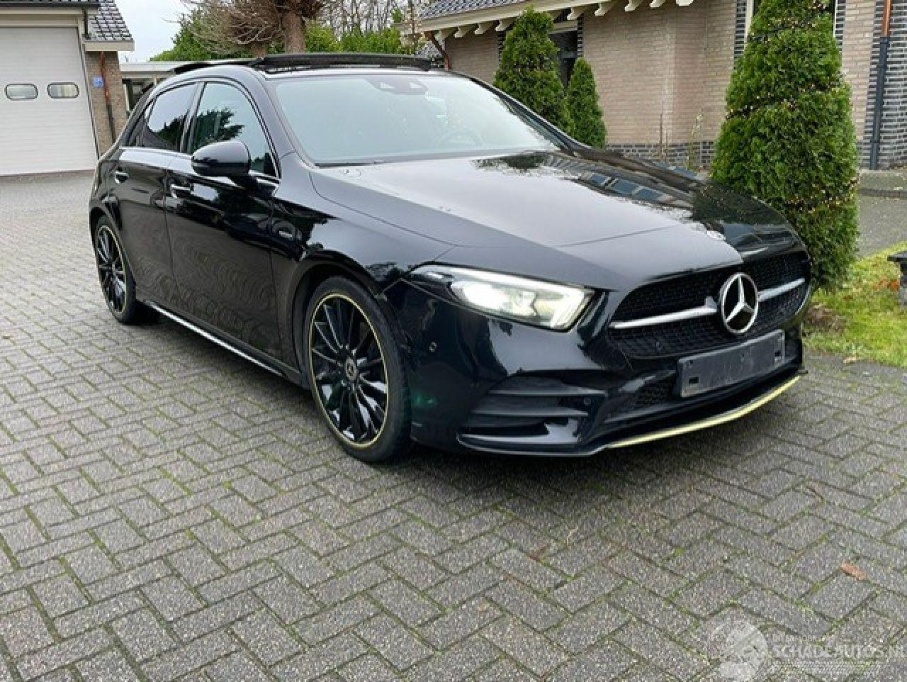 Mercedes A-klasse 180 d AMG LINE EDITION PANO NAVI NIGHT