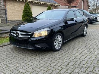 skadebil auto Mercedes A-klasse 180 BlueEfficiency NAVI PDC 2014/1