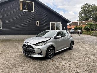uszkodzony samochody osobowe Toyota Yaris HYBRIDE 1.5 AUTOMAAT NAVI CLIMA CAMERA HEAD UP KEYLESS B.J 2022 2022/8