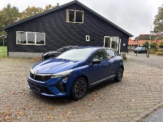krockskadad bil auto Renault Clio TECHNO NAVI CLIMA CAMERA CRUISE B.J 05-2025 2025/5