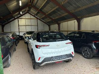 Damaged car Opel Mokka-E Elektrische Automaat Leer Navi Clima Camera B.J 2025 2025/2