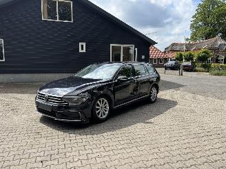 Schadeauto Volkswagen Passat GTE 1.4 AUTOMAAT NAVI CLIMA CAMERA PDC B.J 2022 2022/2