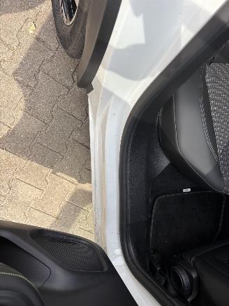 Peugeot 2008 GT LINE AUTOMAAT NAVI CLIMA CAMERA LED CRUISE B.J 2022 picture 18