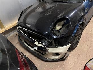 Vaurioauto  passenger cars Mini Cooper FACELIFT AUTOMAAT LEER LED NAVI CAMERA B.J 2021 2021/7